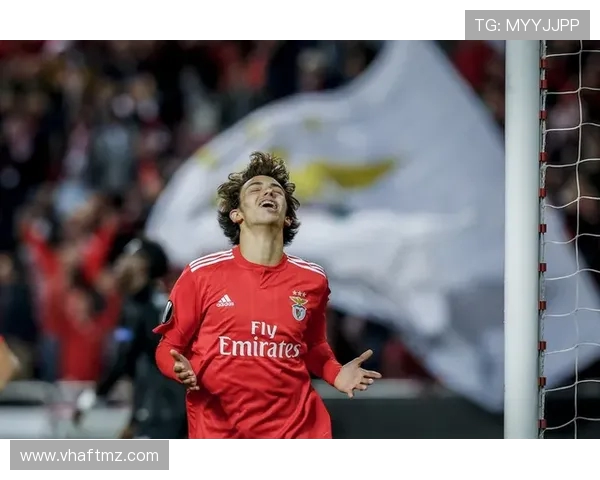 欧冠半场本菲卡领先卡拉巴克 帕夫利迪斯安德拉德分别破门助球队2-1领先